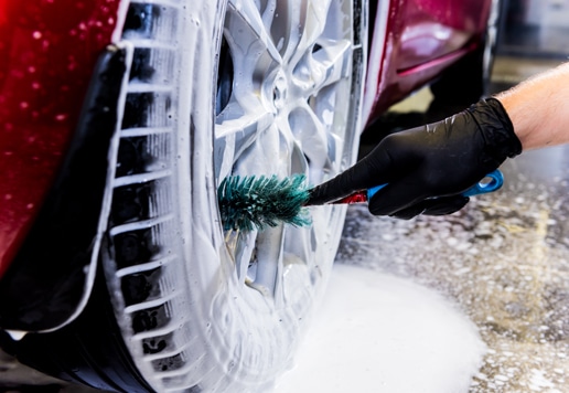 How to clean car wheels and tyres
